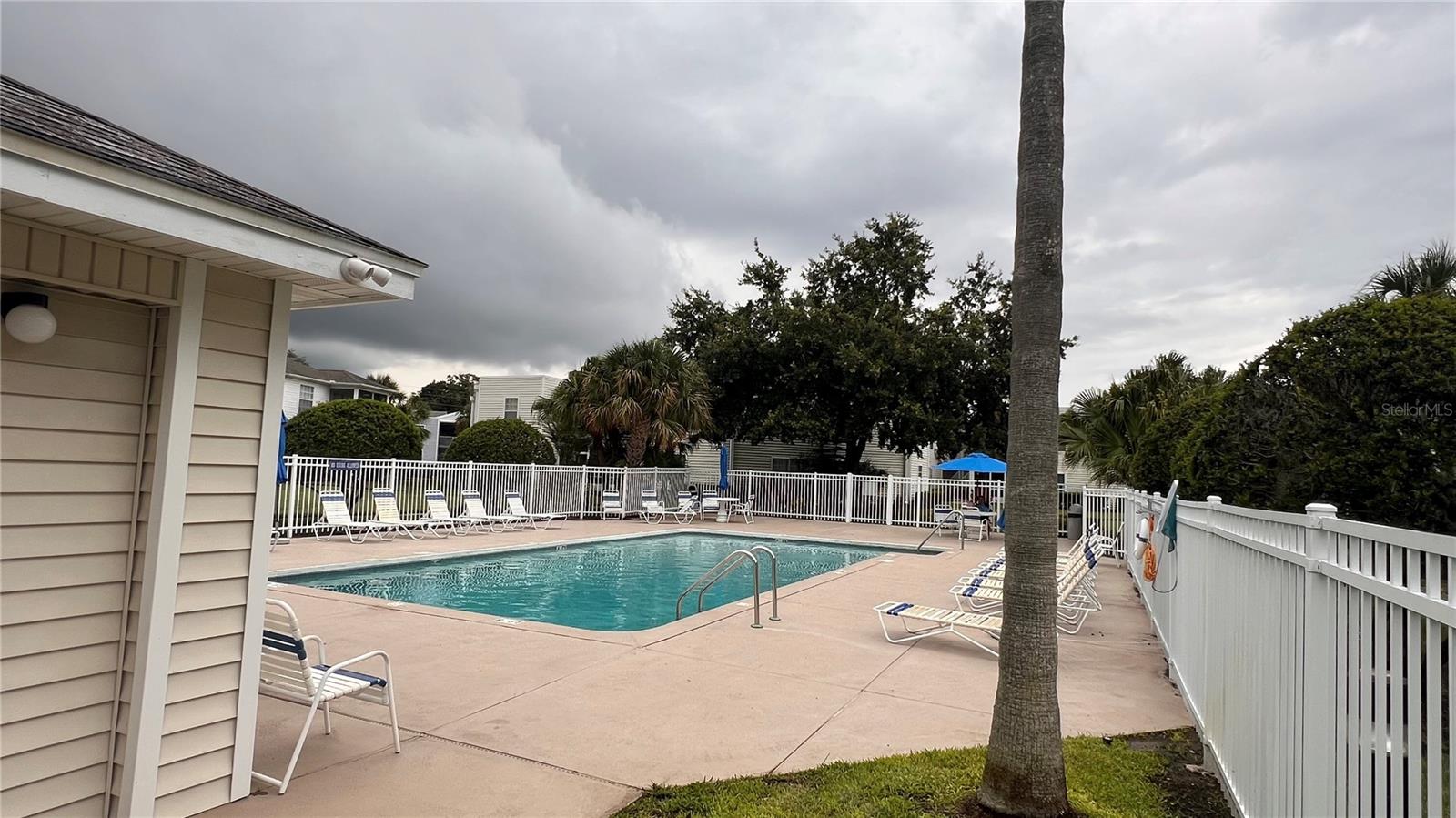 Listing photo id 21 for 3900 Southpointe Drive 104