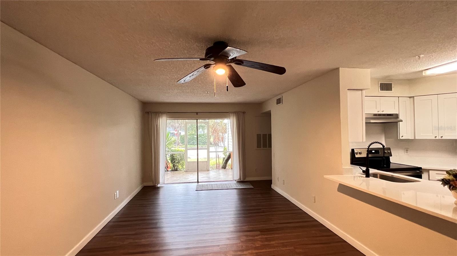 Listing photo id 1 for 3900 Southpointe Drive 104