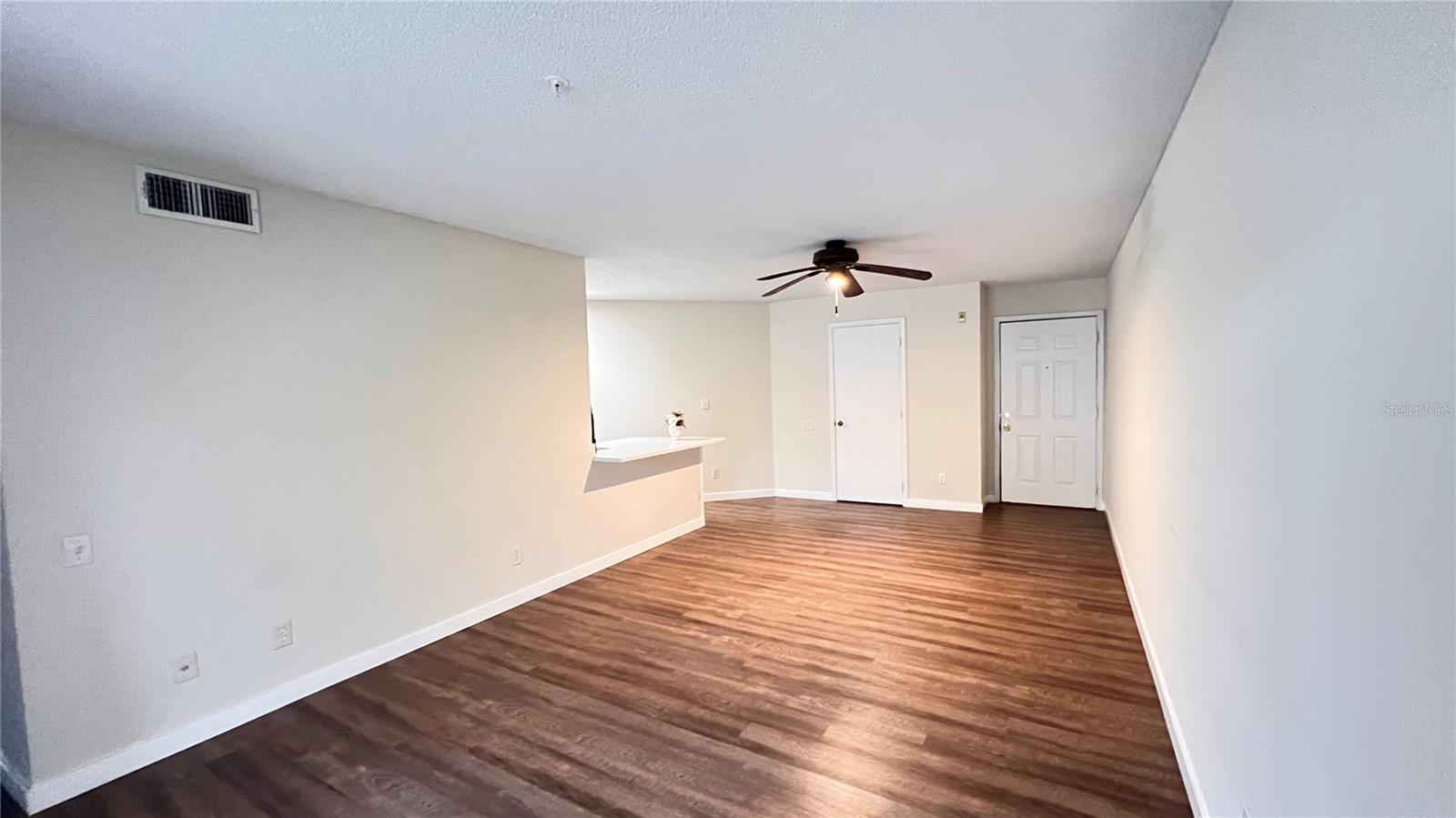Listing photo id 6 for 3900 Southpointe Drive 104
