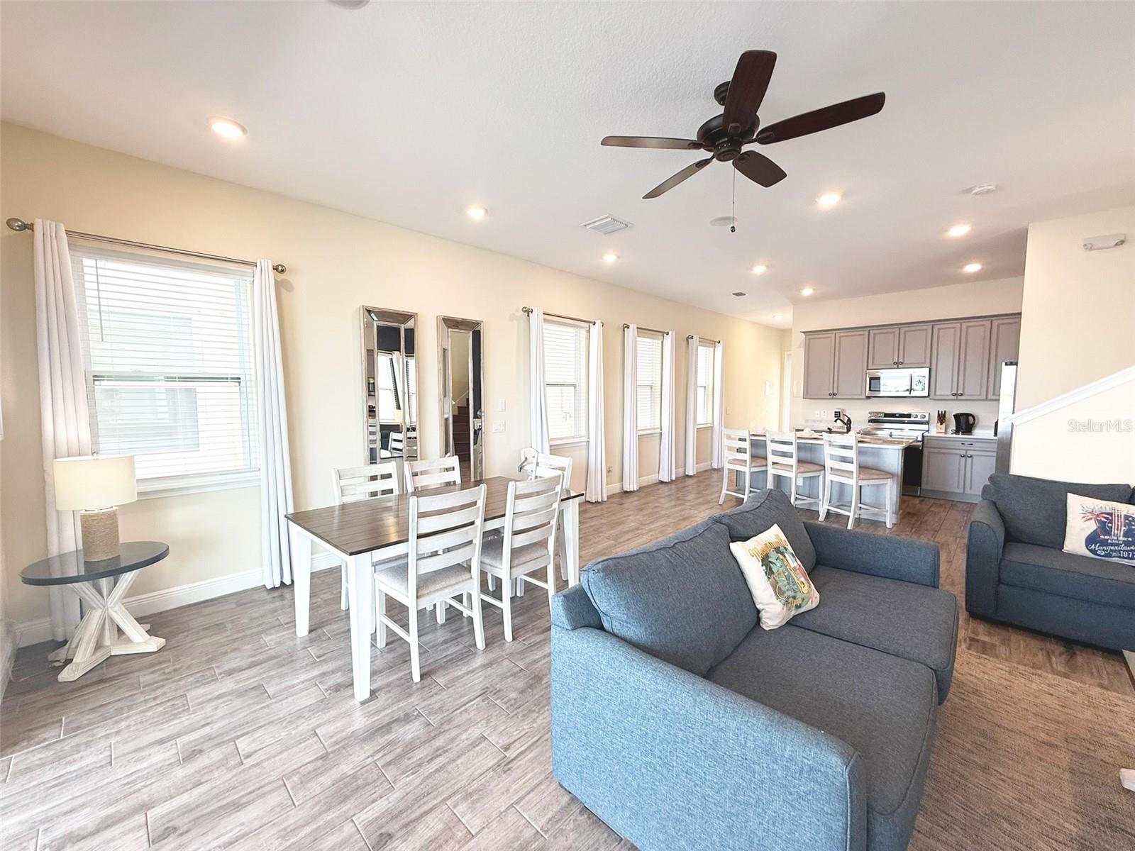 Image 6 of 75 For 8121 Surf Street