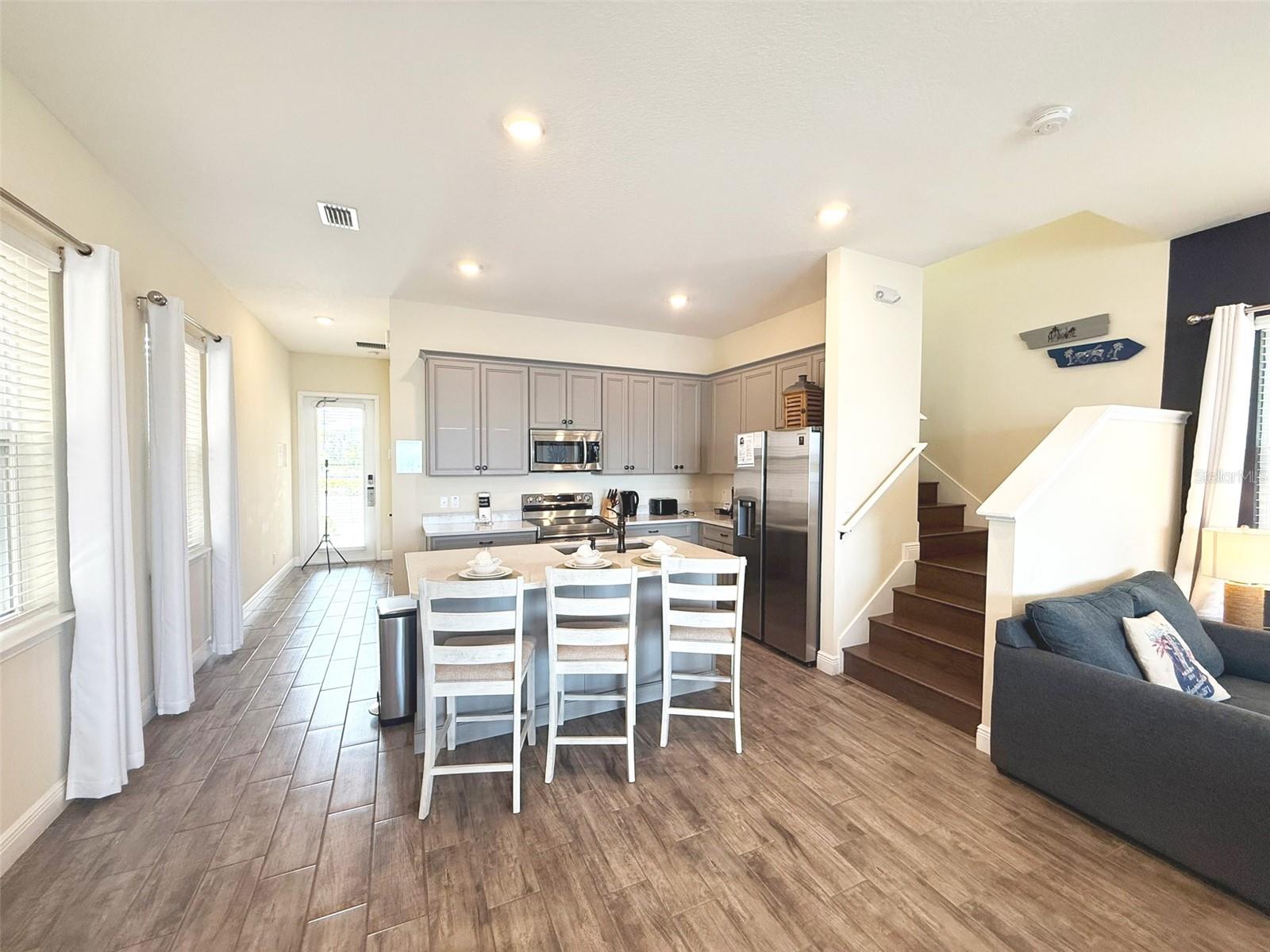 Image 7 of 75 For 8121 Surf Street