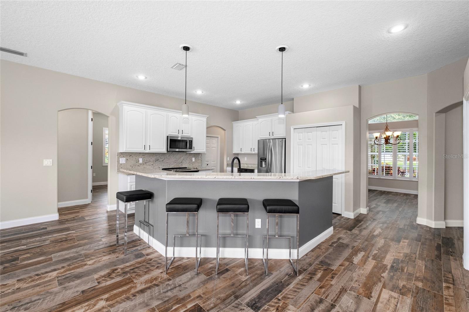 Image 10 of 53 For 833 Woodbine Drive
