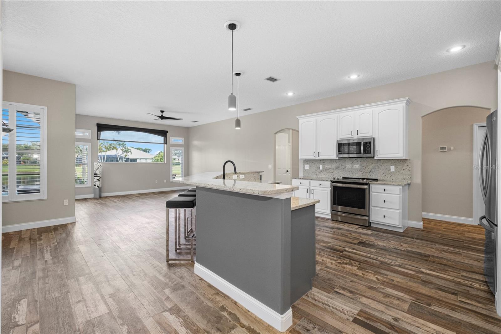 Image 11 of 53 For 833 Woodbine Drive