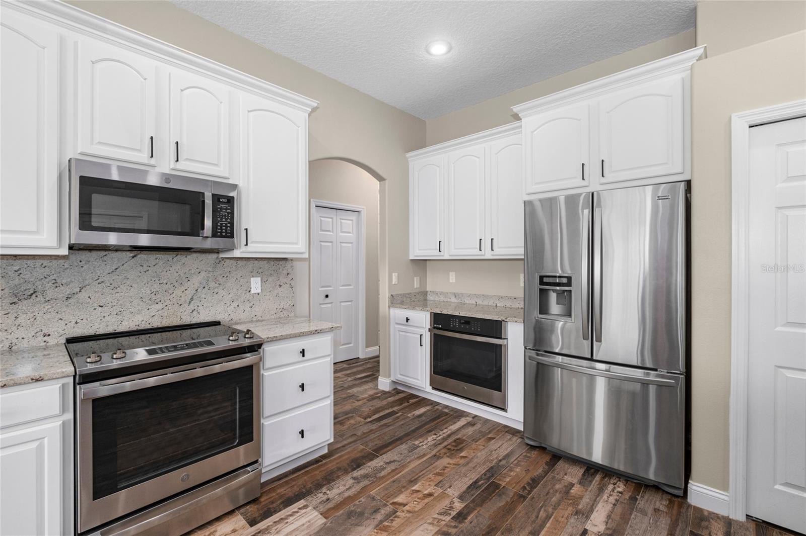 Image 13 of 53 For 833 Woodbine Drive