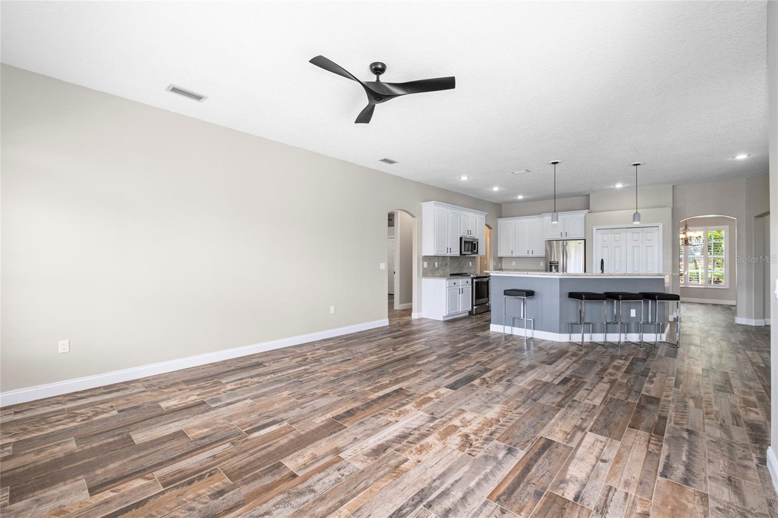 Image 17 of 53 For 833 Woodbine Drive