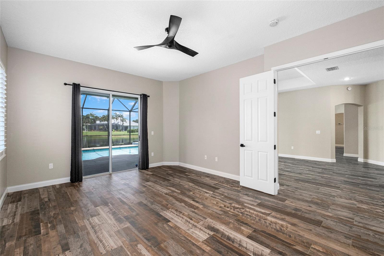 Image 19 of 53 For 833 Woodbine Drive