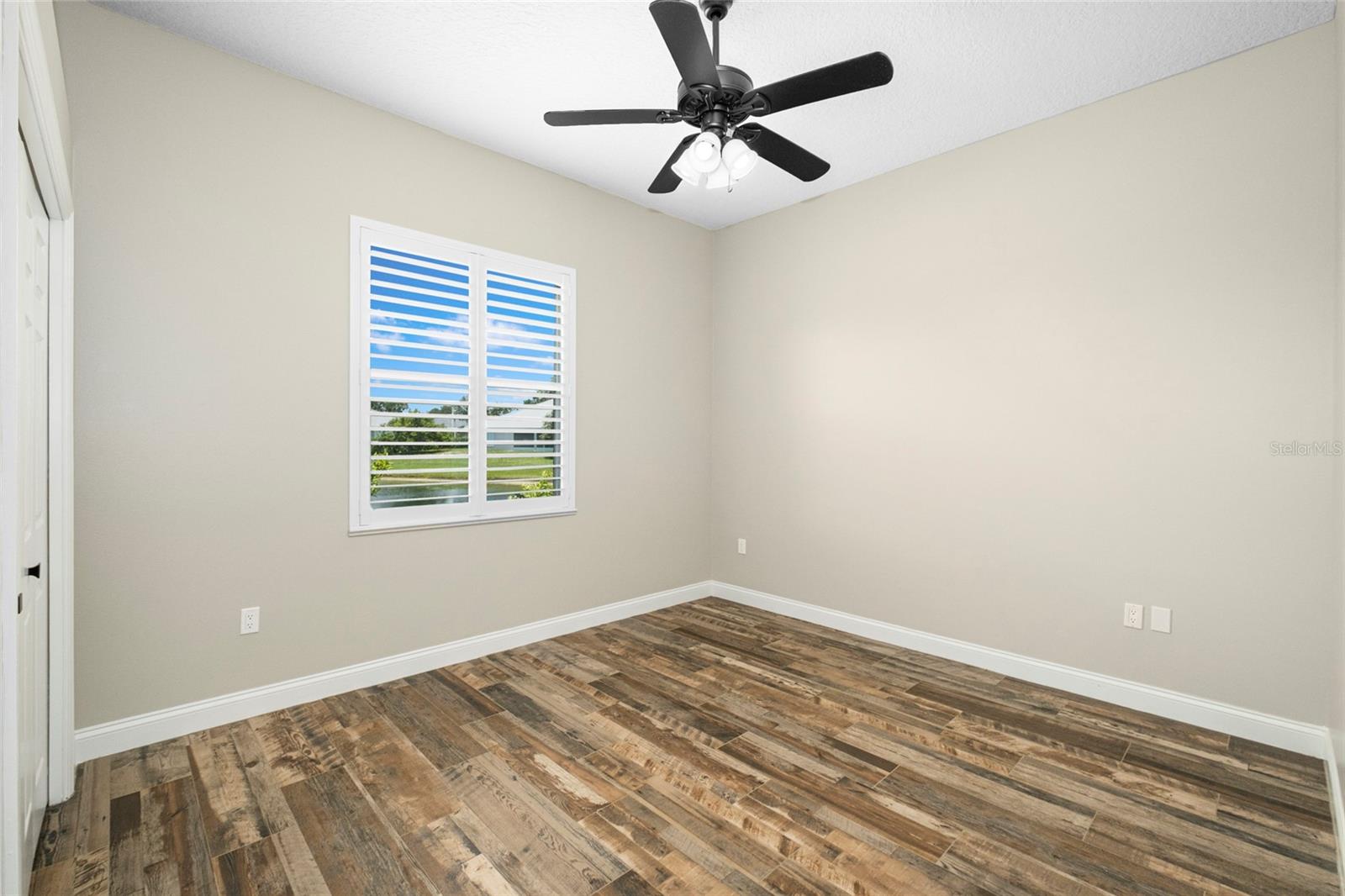 Image 31 of 53 For 833 Woodbine Drive
