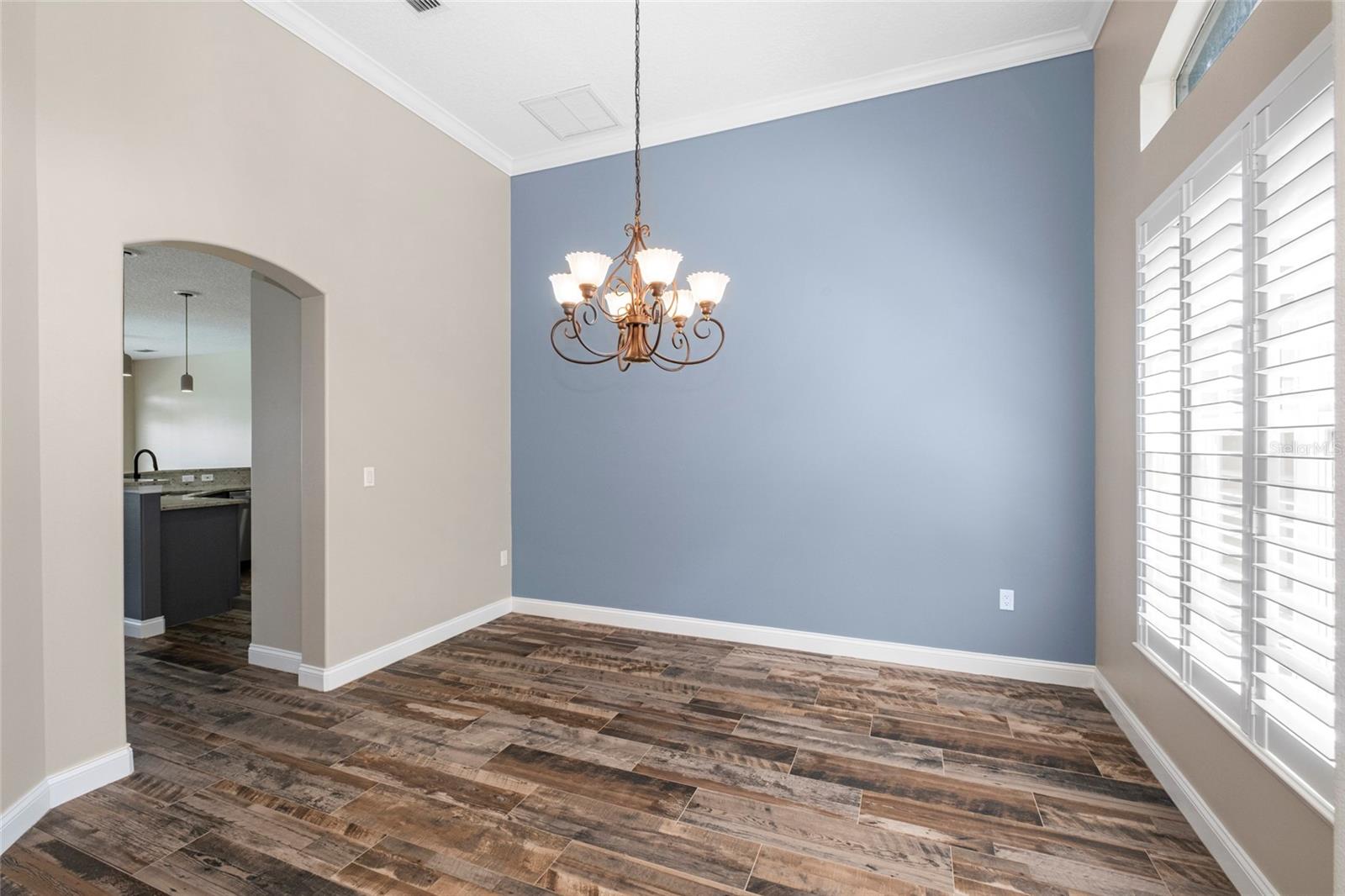 Image 4 of 53 For 833 Woodbine Drive