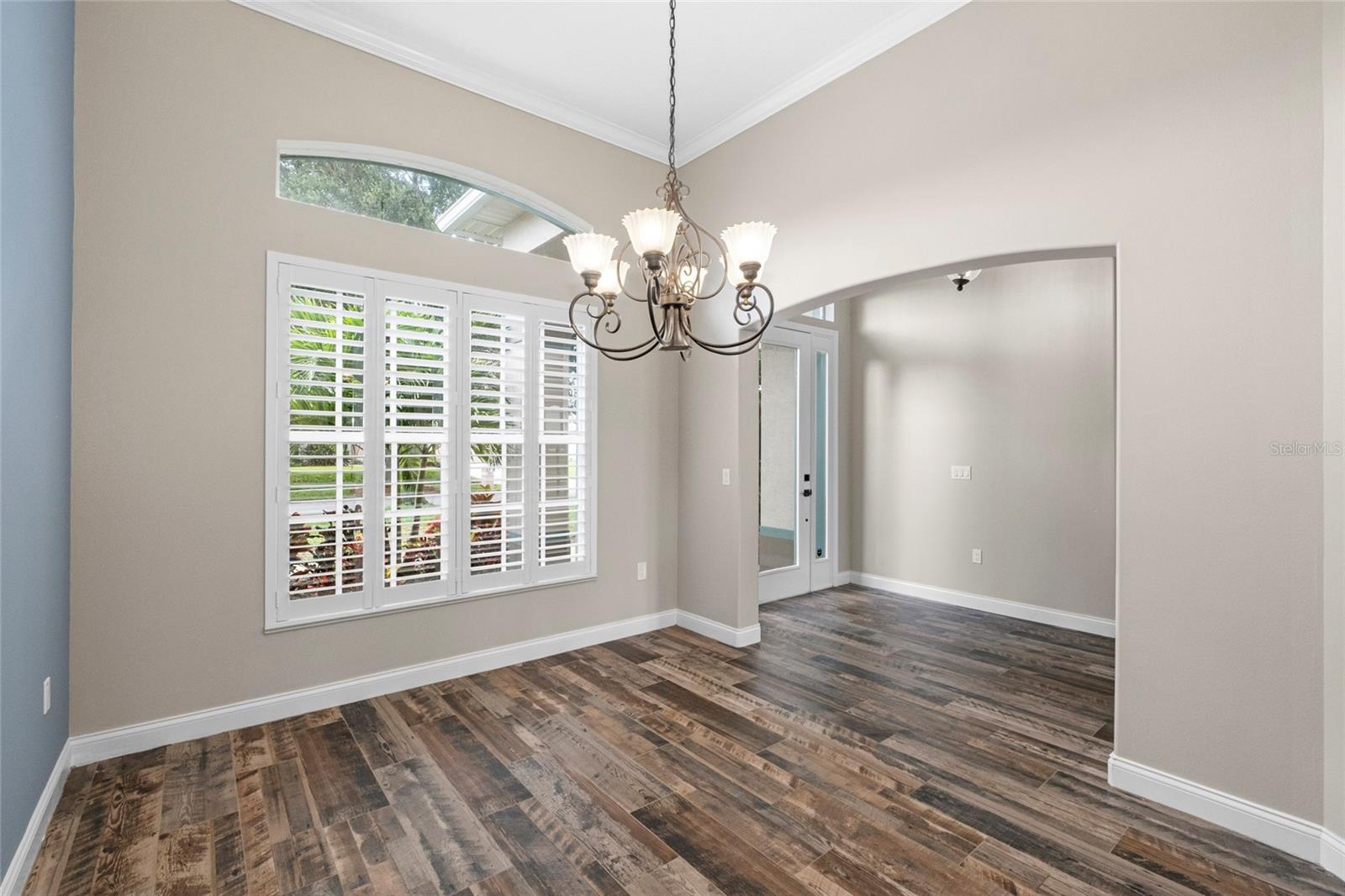 Image 5 of 53 For 833 Woodbine Drive