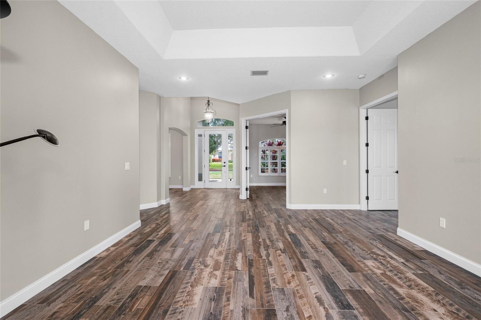 Image 7 of 53 For 833 Woodbine Drive