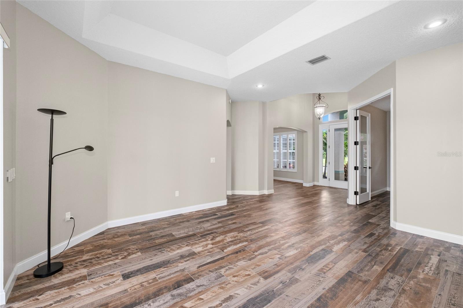 Image 8 of 53 For 833 Woodbine Drive