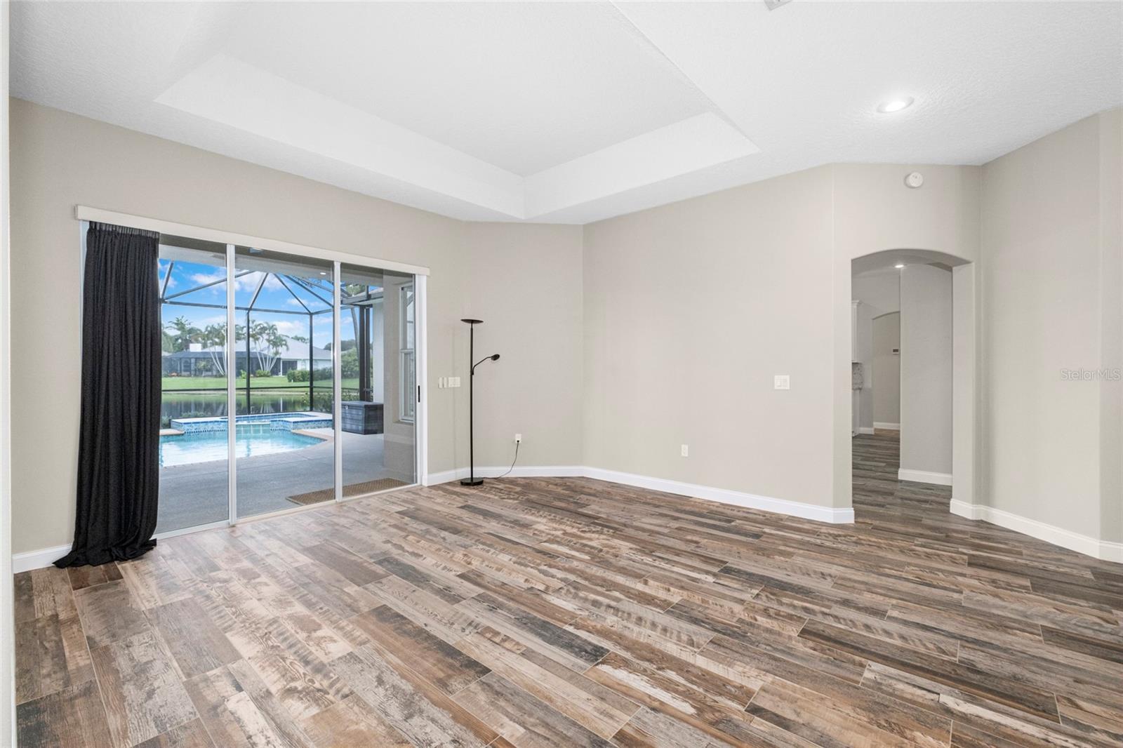 Image 9 of 53 For 833 Woodbine Drive