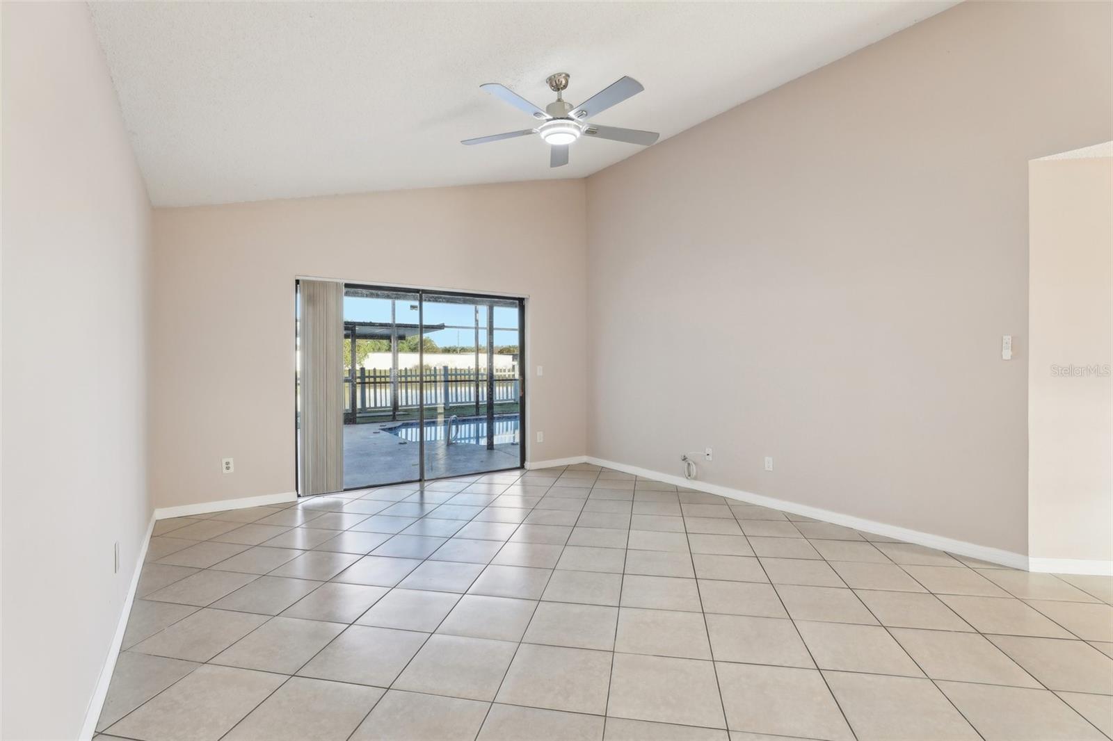 Image 22 of 51 For 118 Pinewood Circle