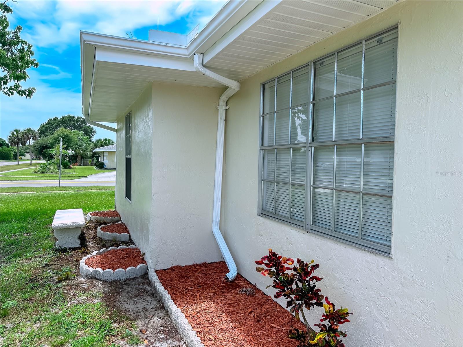 Image 3 of 24 For 1060 Mariposa Drive Ne