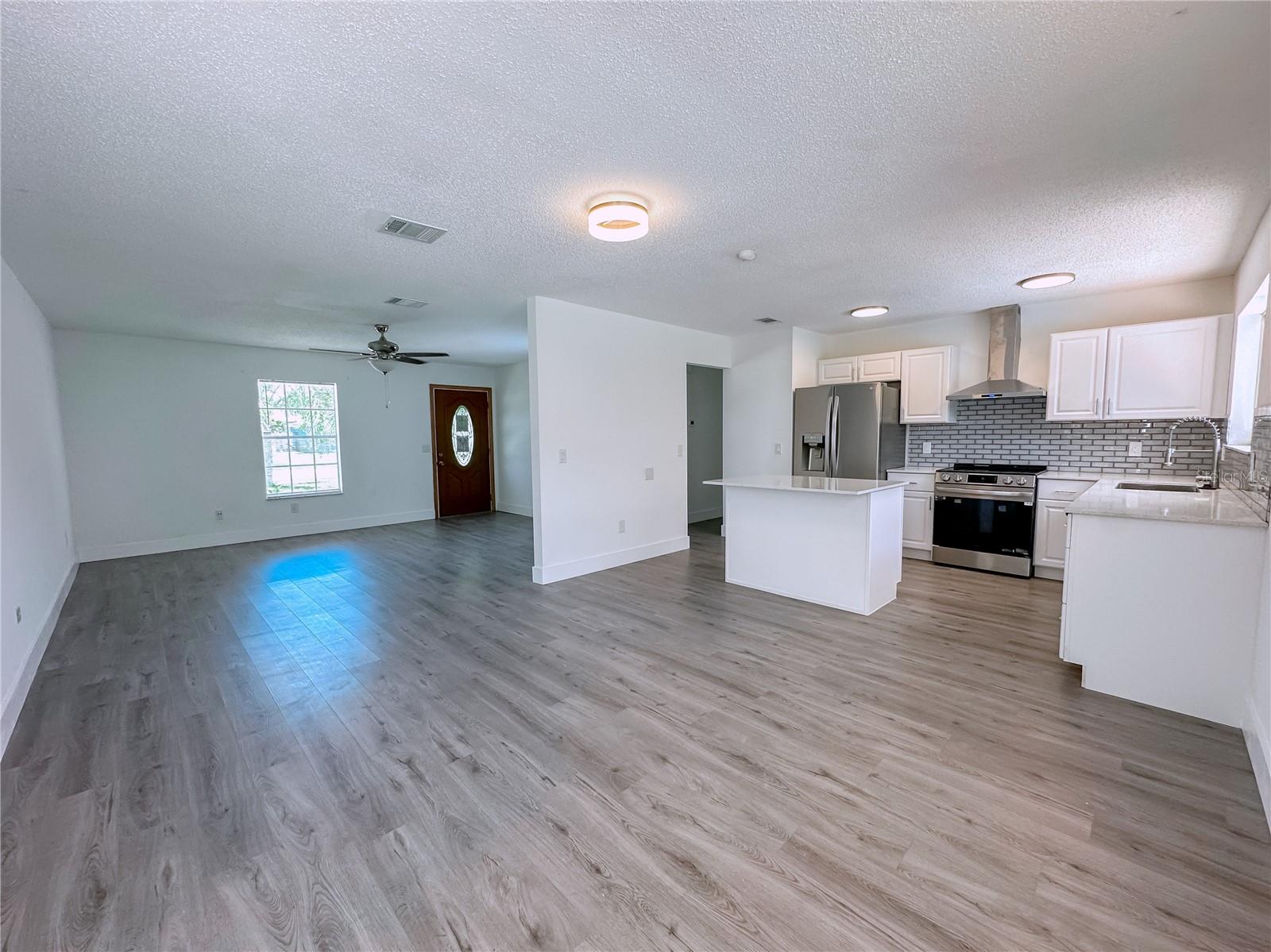 Image 4 of 24 For 1060 Mariposa Drive Ne