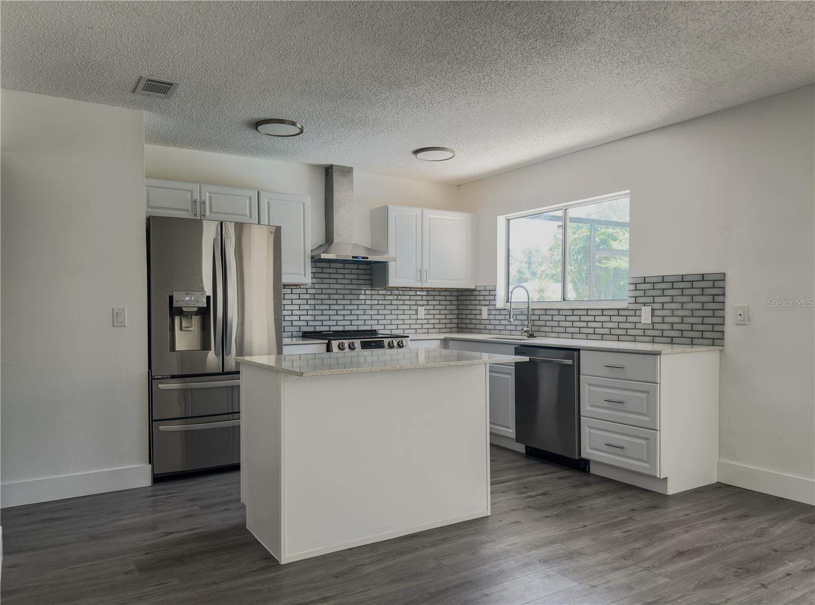 Image 5 of 24 For 1060 Mariposa Drive Ne