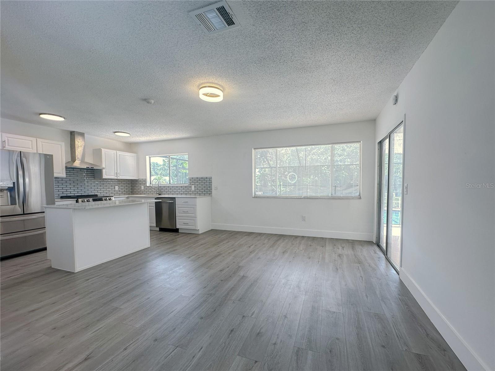Image 6 of 24 For 1060 Mariposa Drive Ne