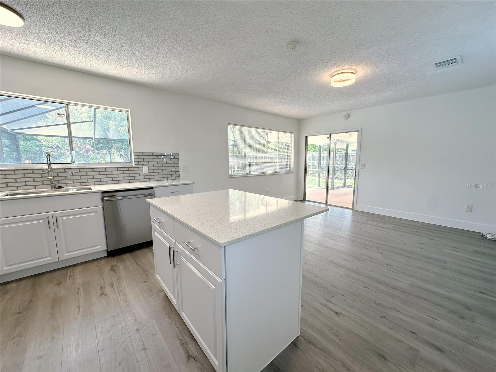 Image 9 of 24 For 1060 Mariposa Drive Ne