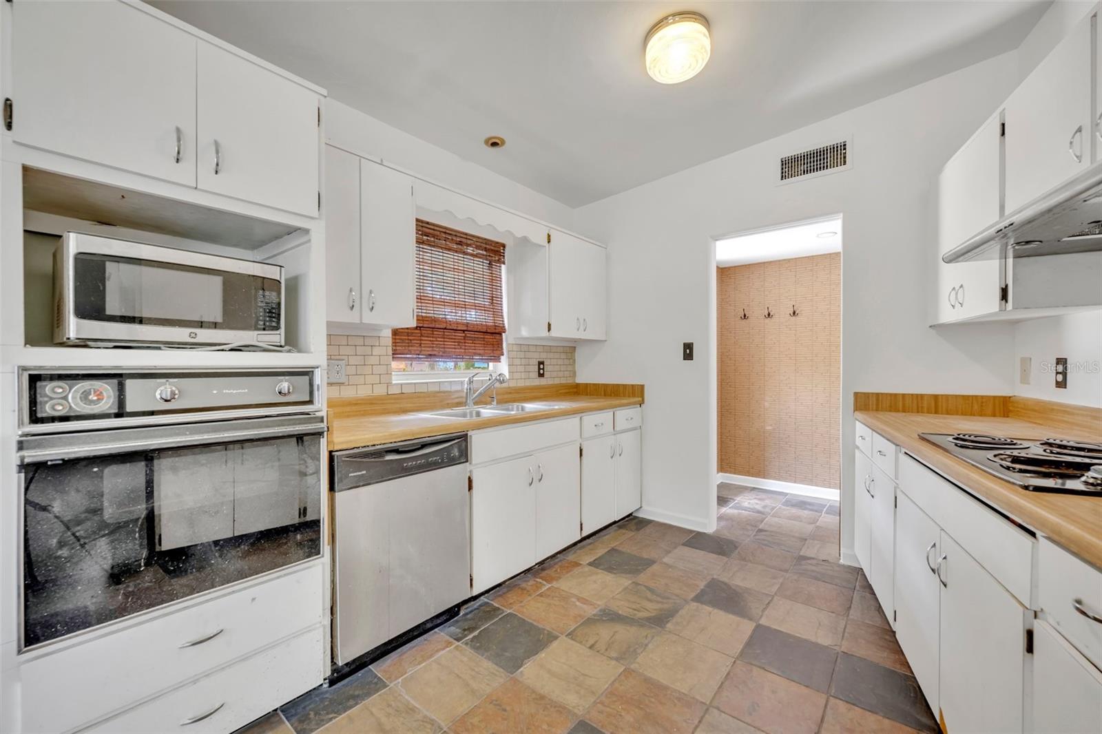 Image 13 of 26 For 1025 Dunraven Drive
