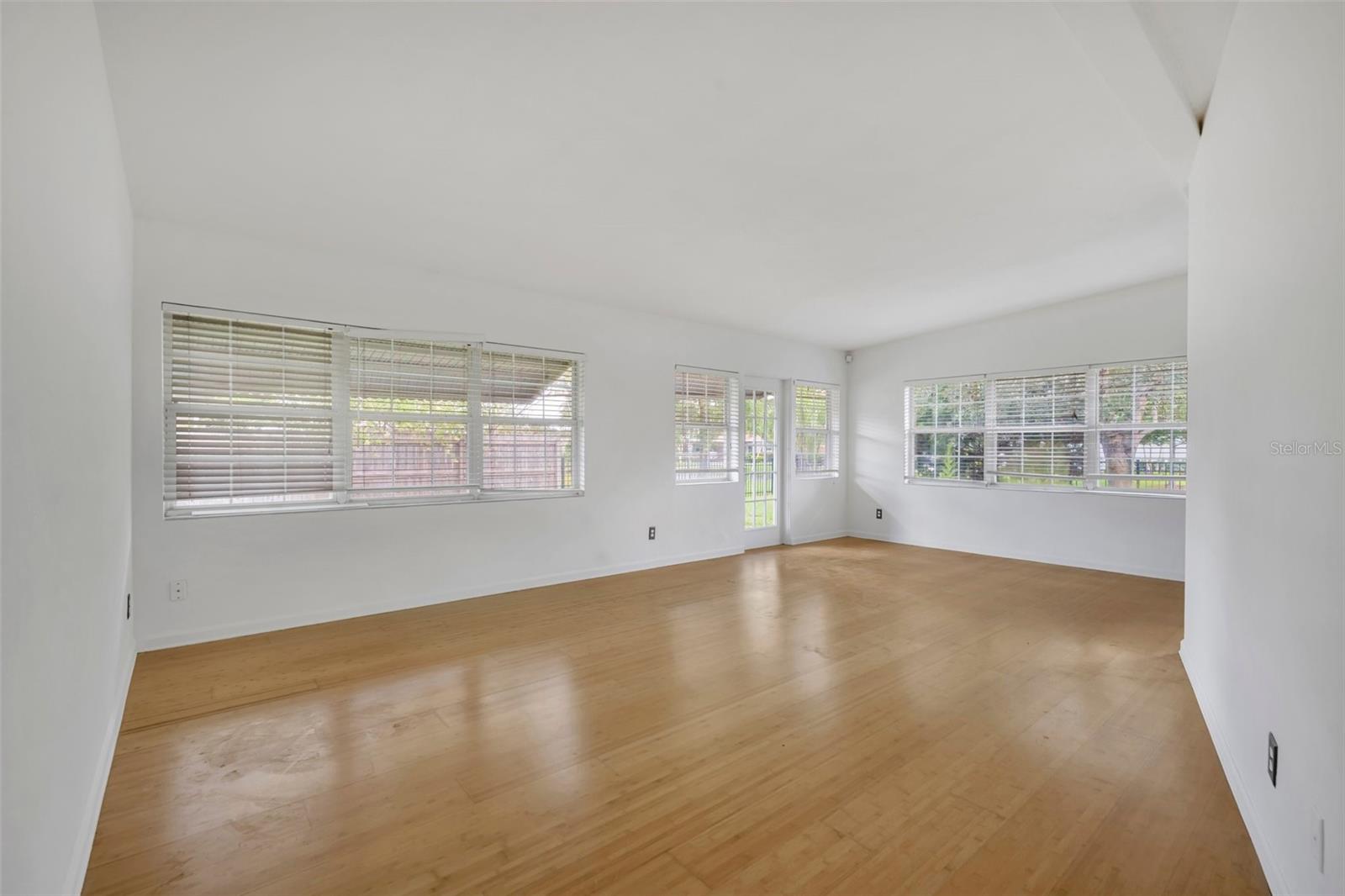 Image 5 of 26 For 1025 Dunraven Drive