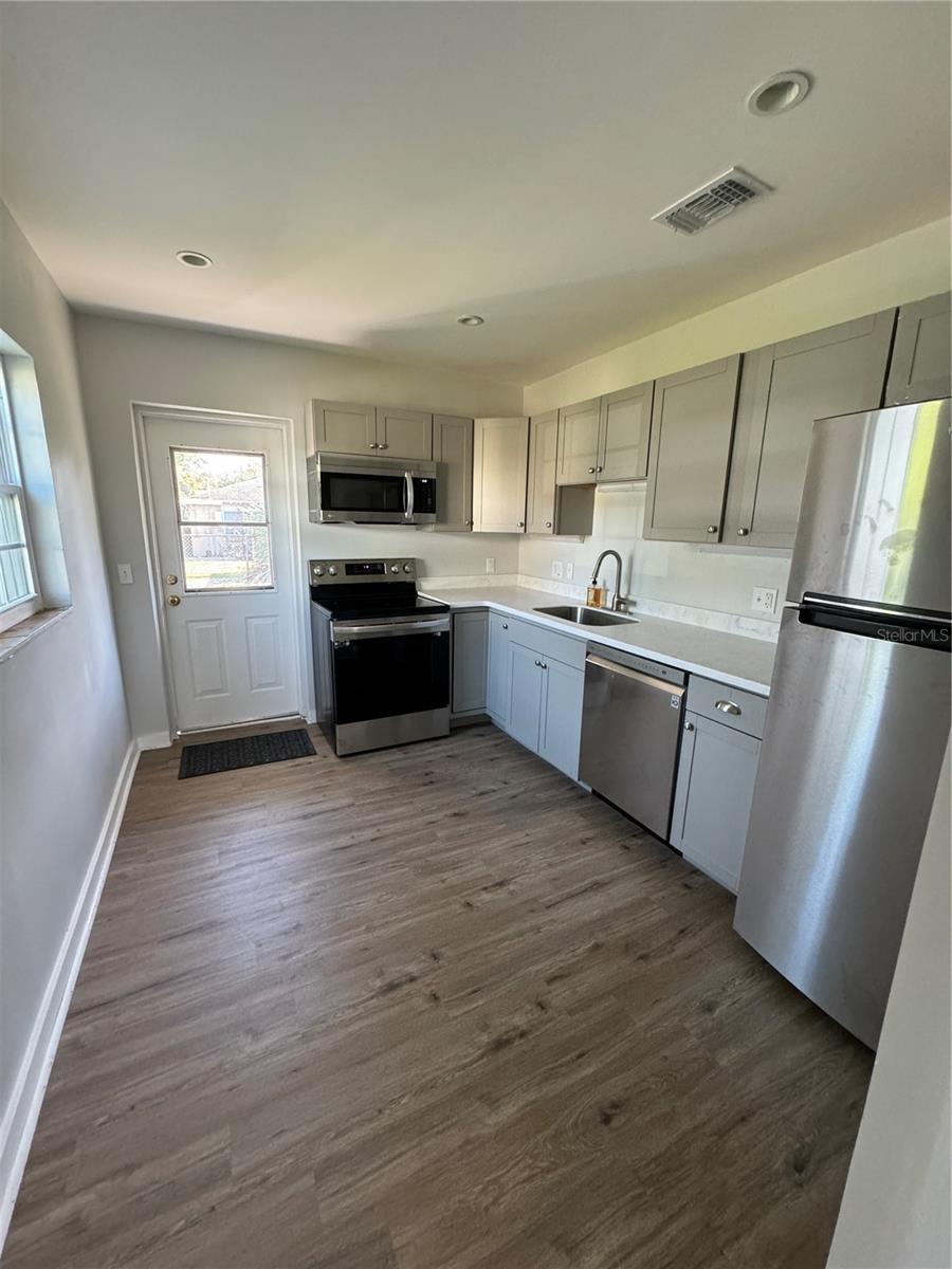 Image 3 of 19 For 618 Webster Avenue