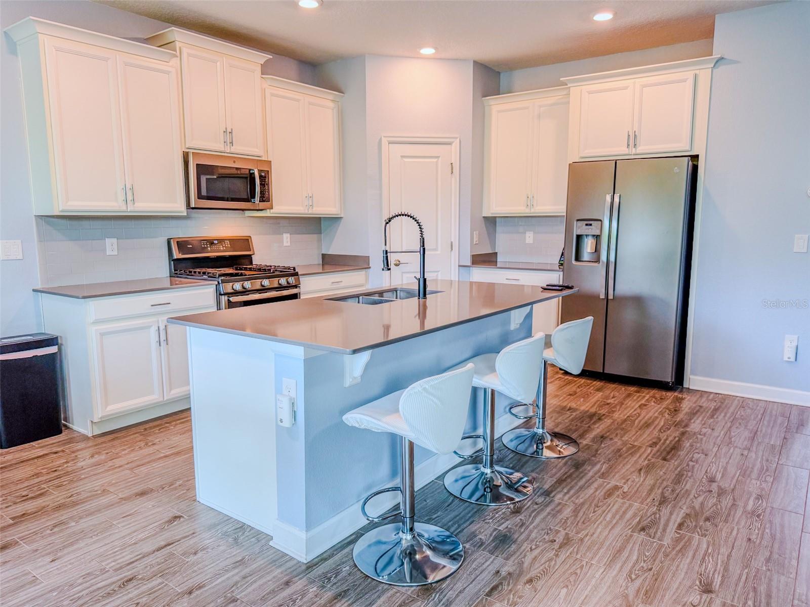 Image 11 of 52 For 1047 Oak Bluff Drive