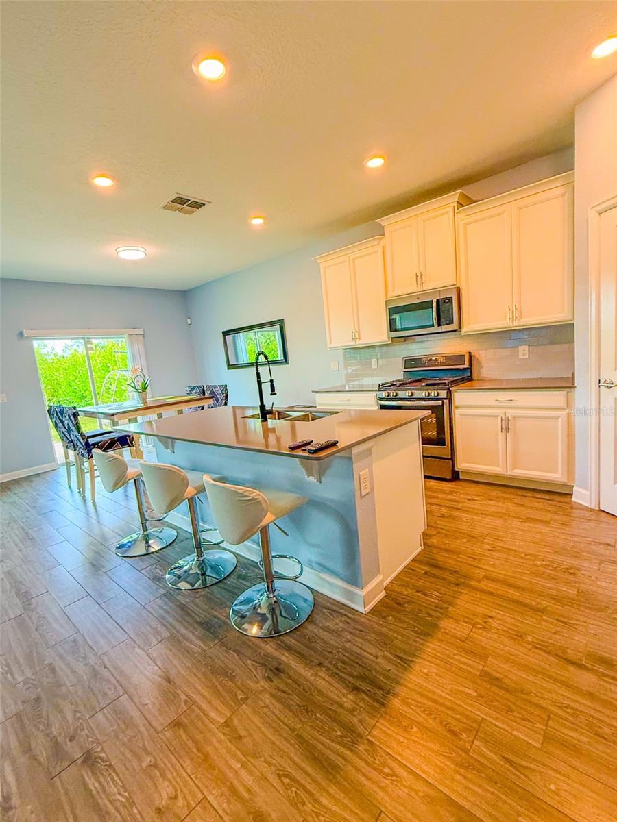 Image 12 of 52 For 1047 Oak Bluff Drive