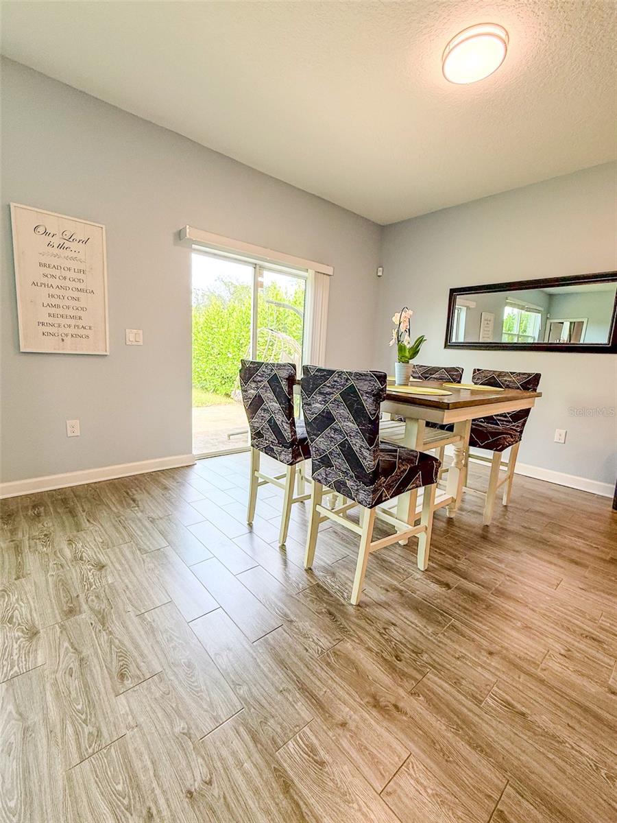 Image 13 of 52 For 1047 Oak Bluff Drive