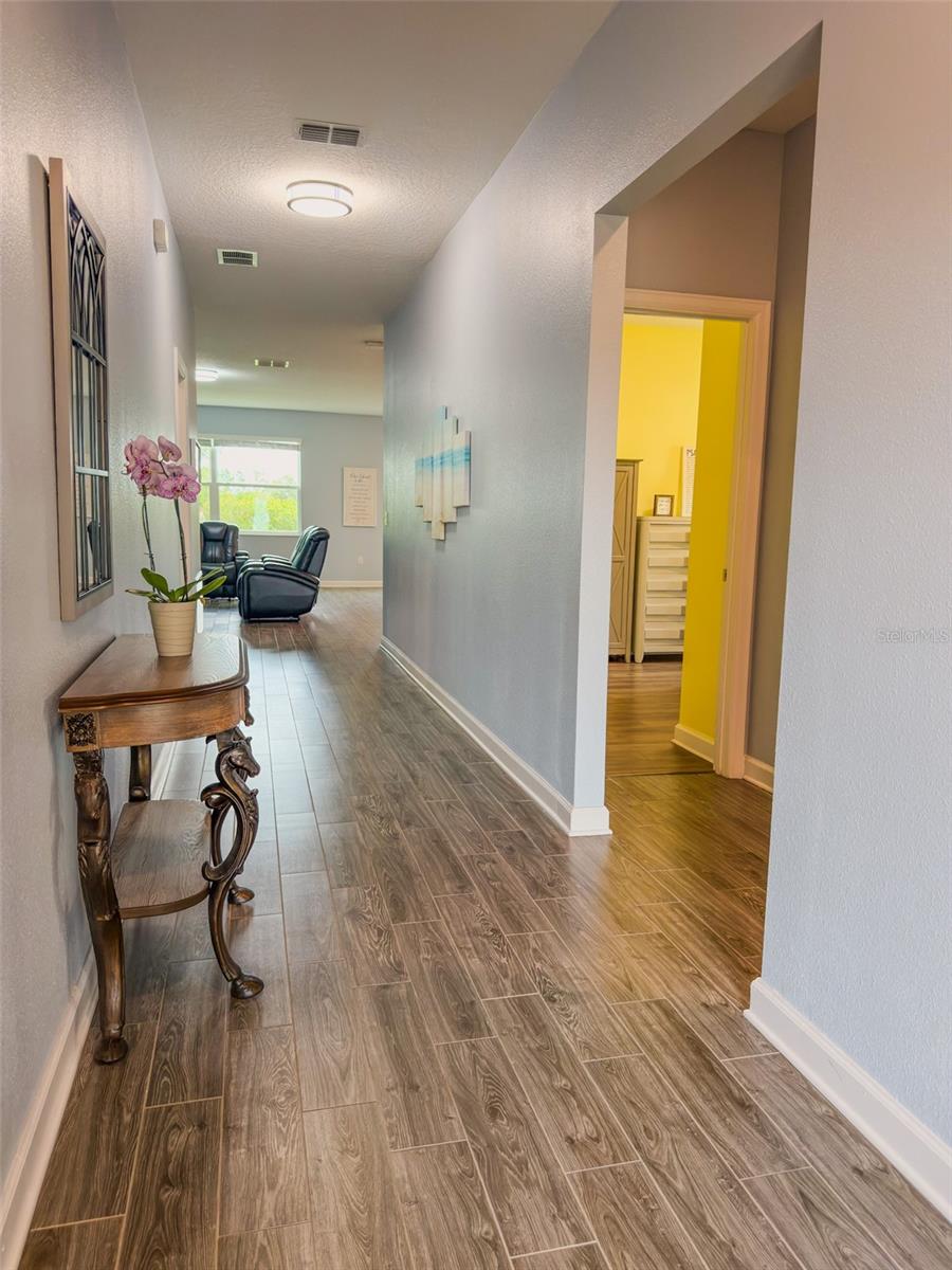 Image 14 of 52 For 1047 Oak Bluff Drive