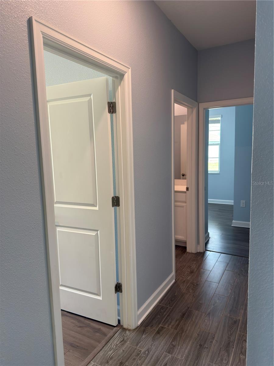 Image 17 of 52 For 1047 Oak Bluff Drive