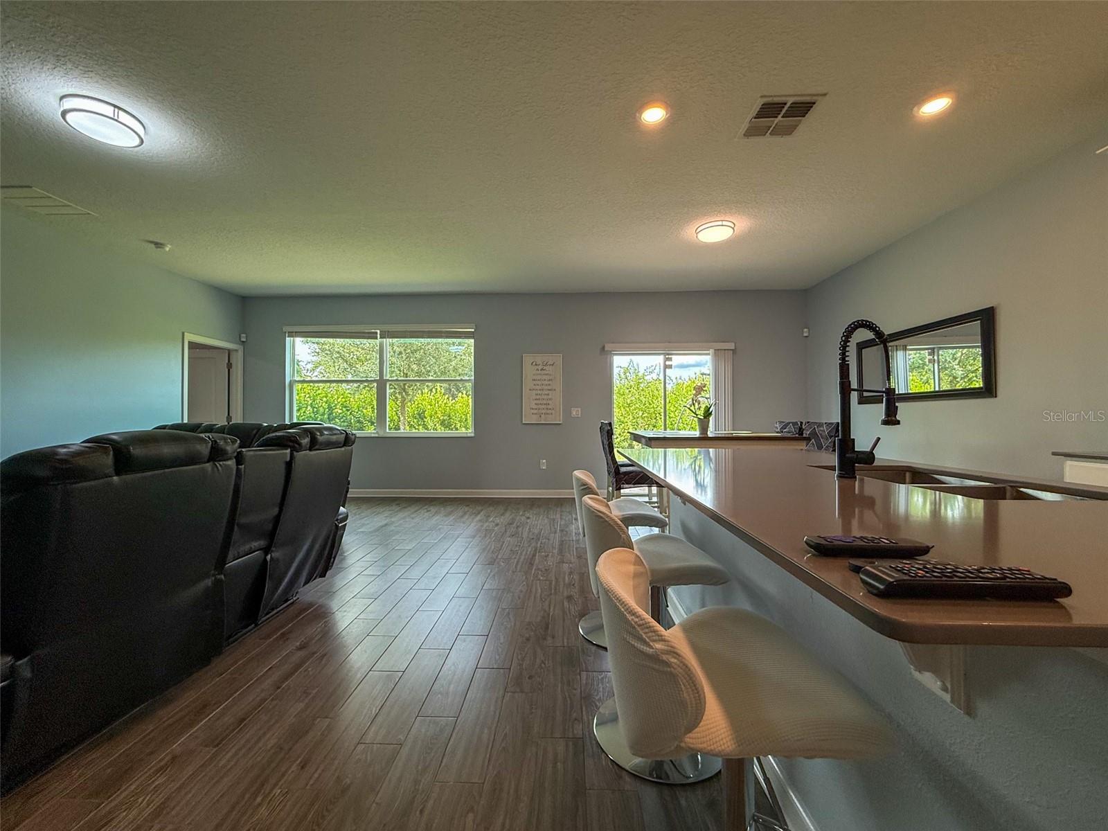 Image 28 of 52 For 1047 Oak Bluff Drive