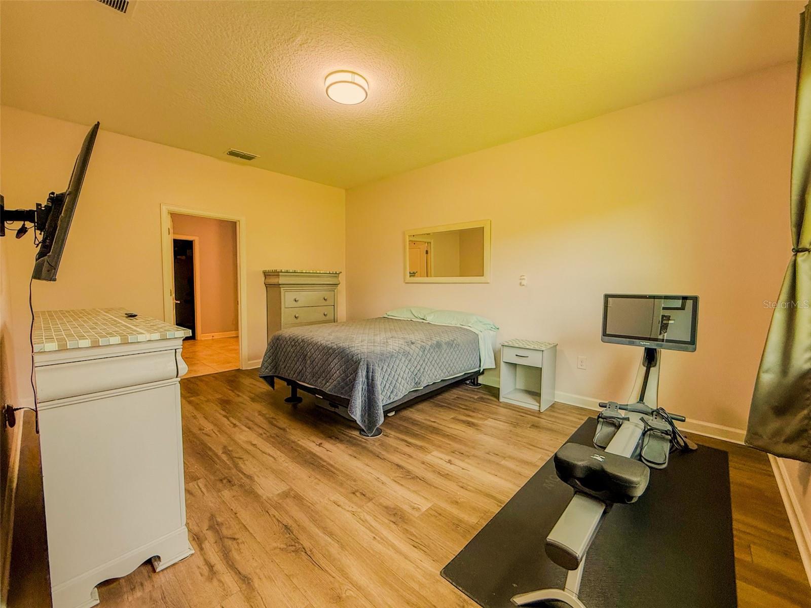 Image 33 of 52 For 1047 Oak Bluff Drive