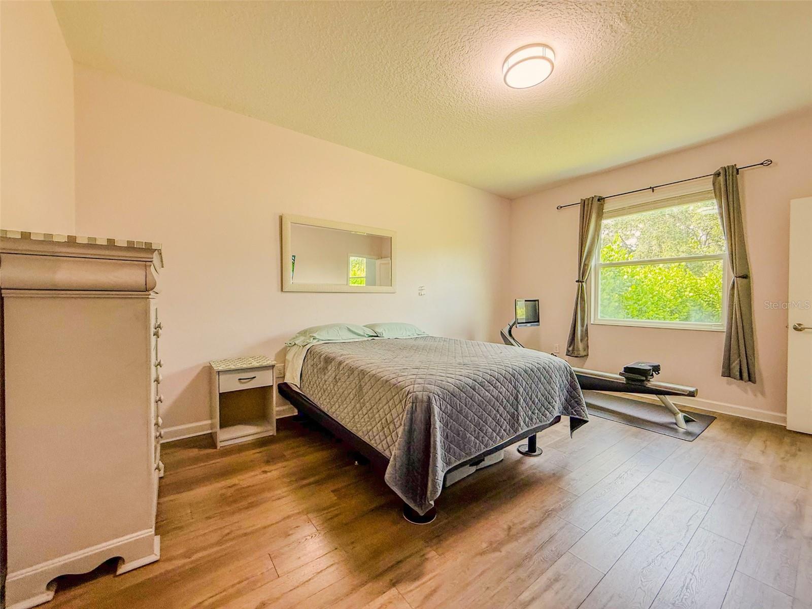 Image 34 of 52 For 1047 Oak Bluff Drive