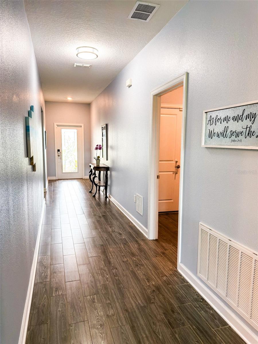 Image 6 of 52 For 1047 Oak Bluff Drive