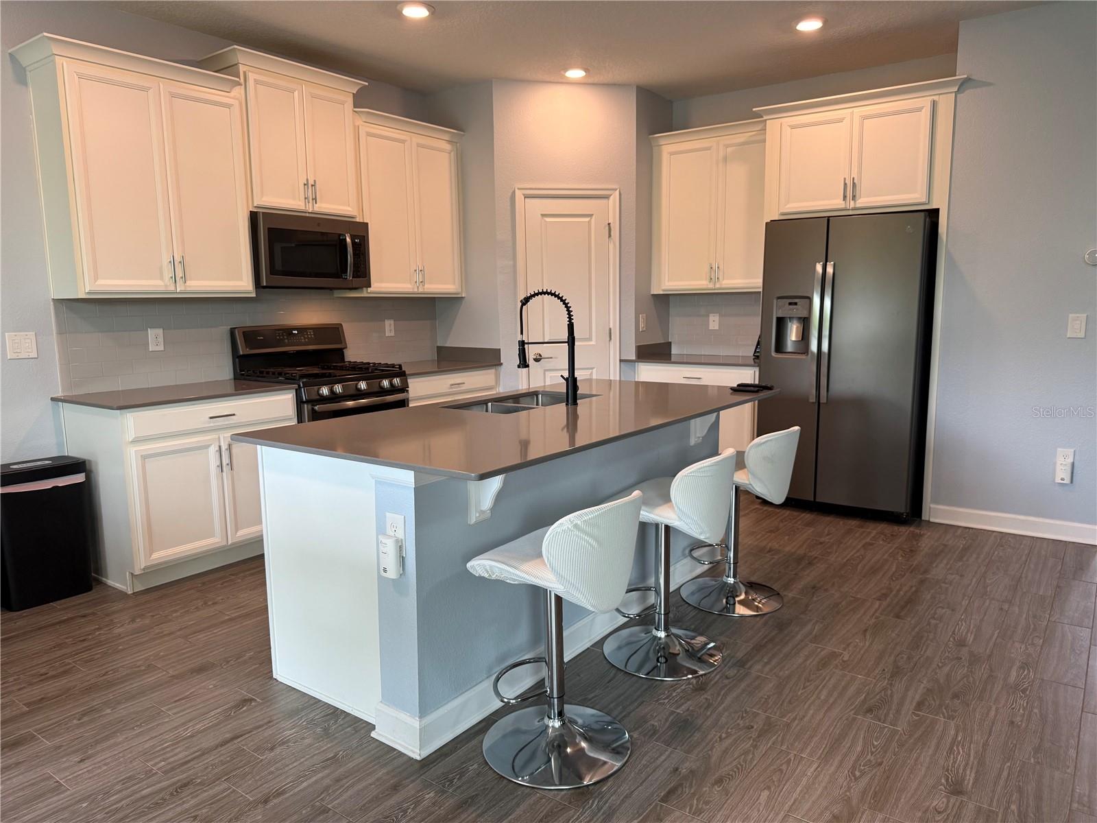 Image 7 of 52 For 1047 Oak Bluff Drive