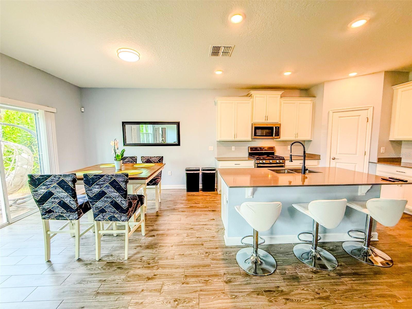 Image 9 of 52 For 1047 Oak Bluff Drive