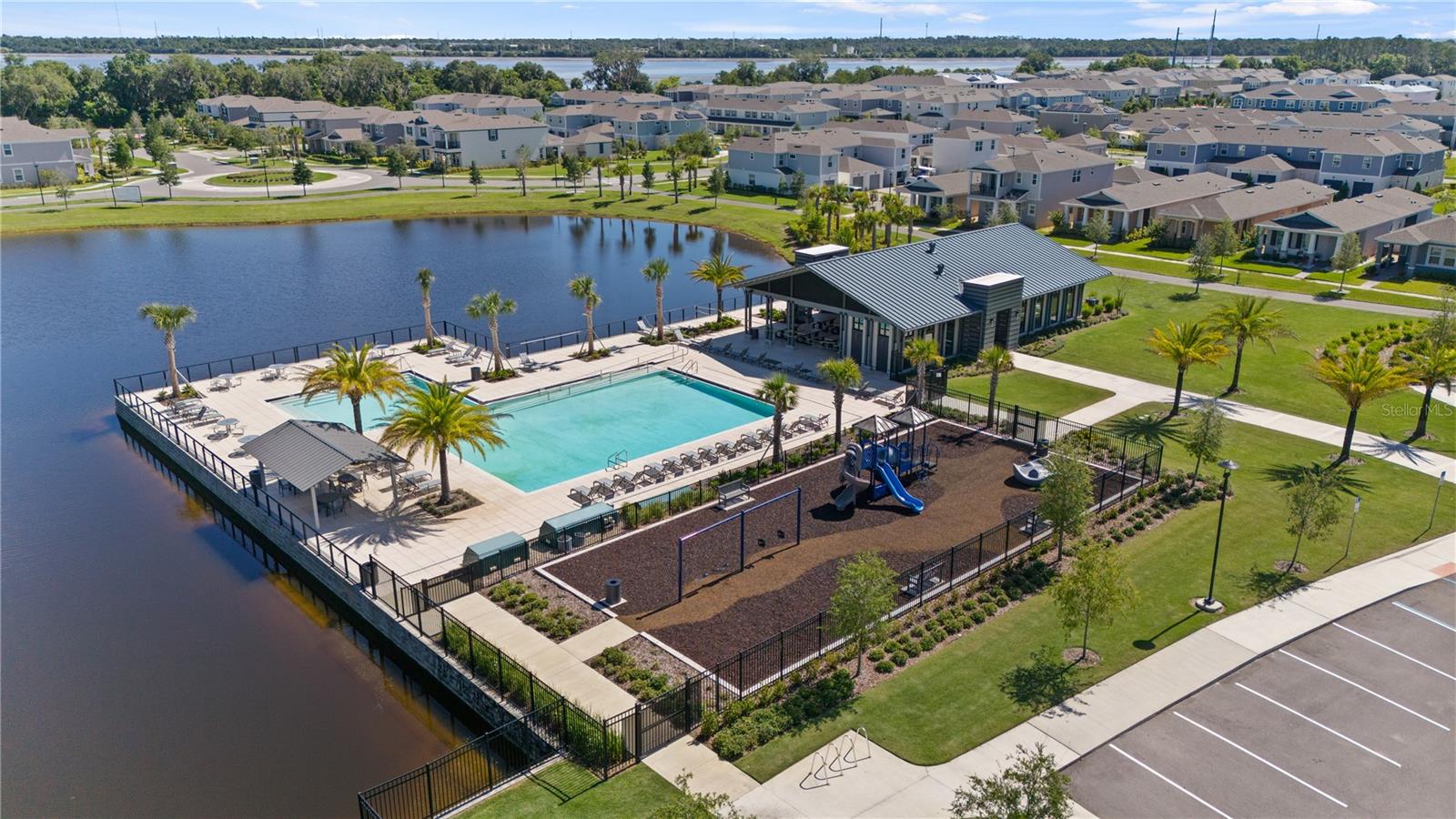 Image 17 of 19 For 708 Peroni Avenue