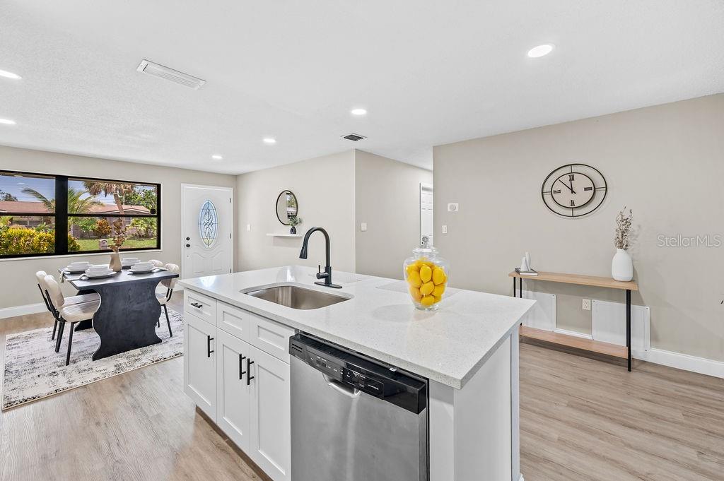 Image 10 of 30 For 532 Buckingham Avenue