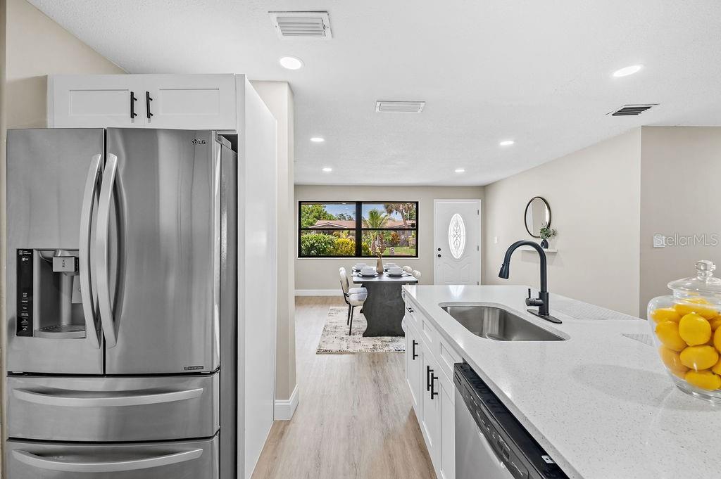 Image 11 of 30 For 532 Buckingham Avenue