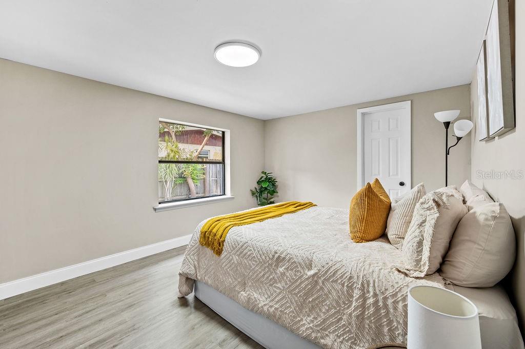 Image 15 of 30 For 532 Buckingham Avenue