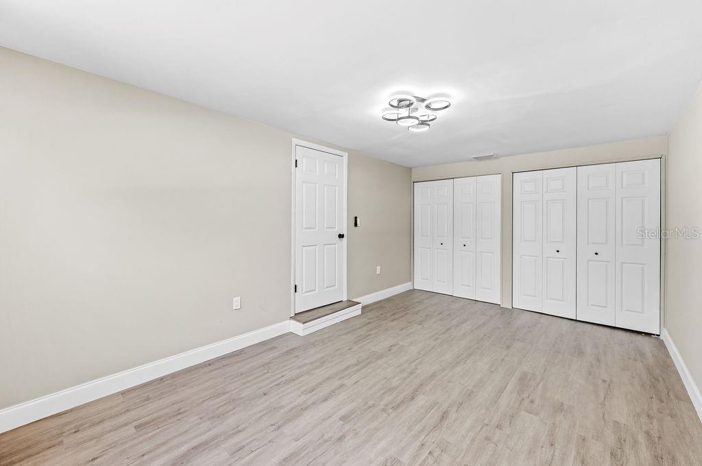 Image 19 of 30 For 532 Buckingham Avenue