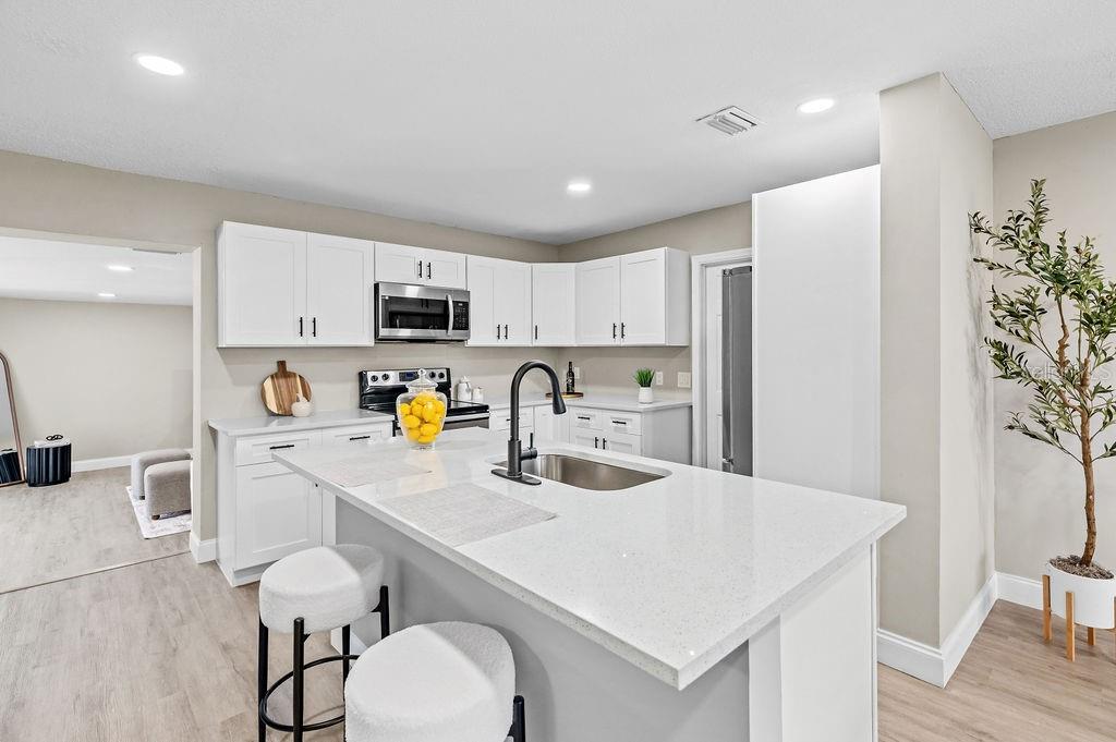 Image 6 of 30 For 532 Buckingham Avenue