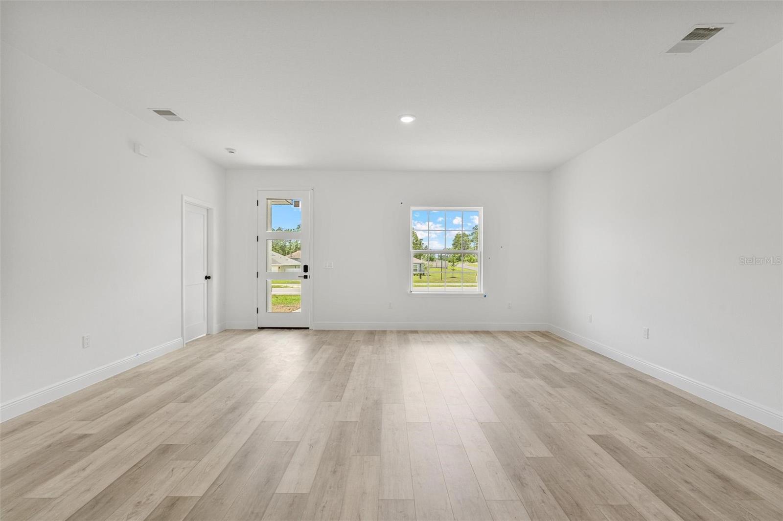 Listing photo id 12 for 324 Marion Oaks Trail