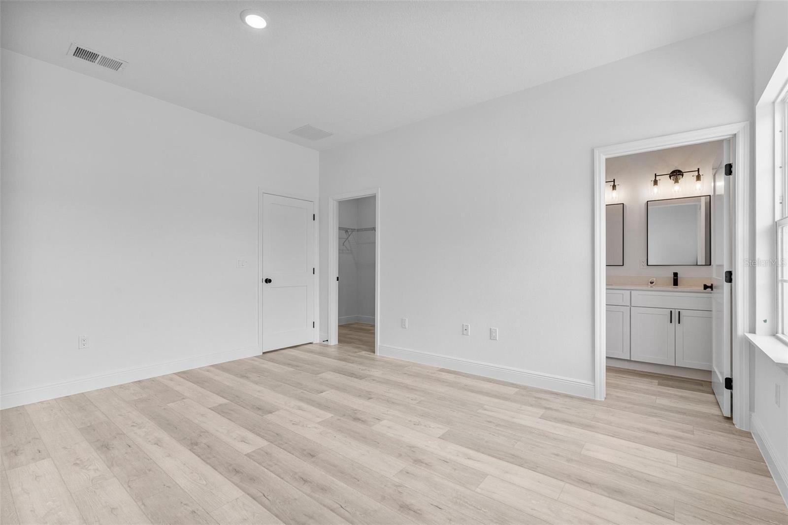 Listing photo id 15 for 324 Marion Oaks Trail