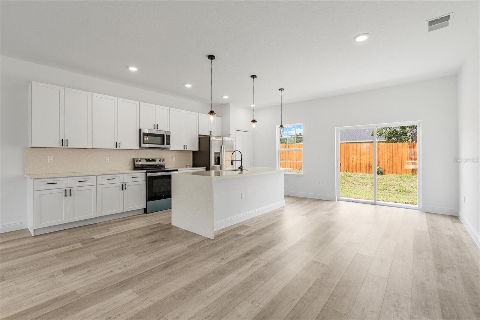 Listing photo id 4 for 324 Marion Oaks Trail