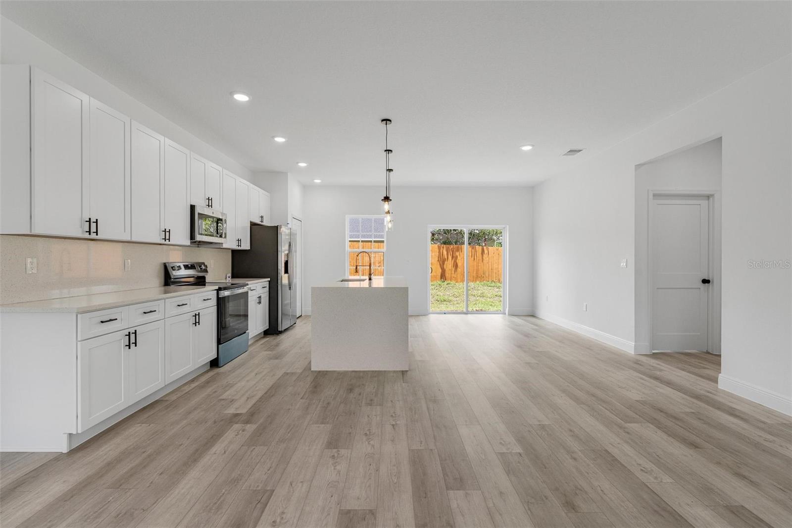 Listing photo id 5 for 324 Marion Oaks Trail