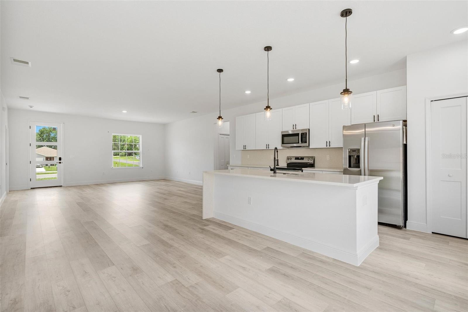 Listing photo id 6 for 324 Marion Oaks Trail