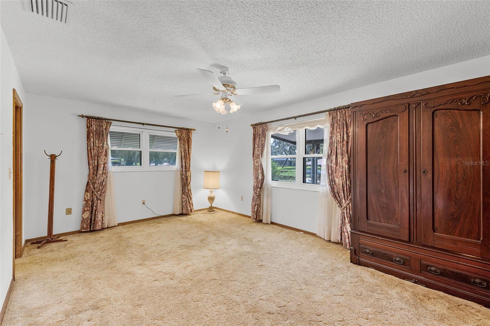 Image 17 of 63 For 5614 Harbor Drive