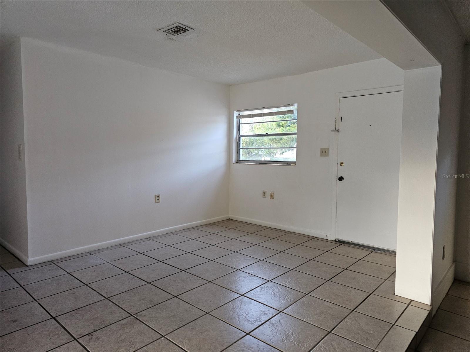 Image 11 of 31 For 320 Hart Boulevard
