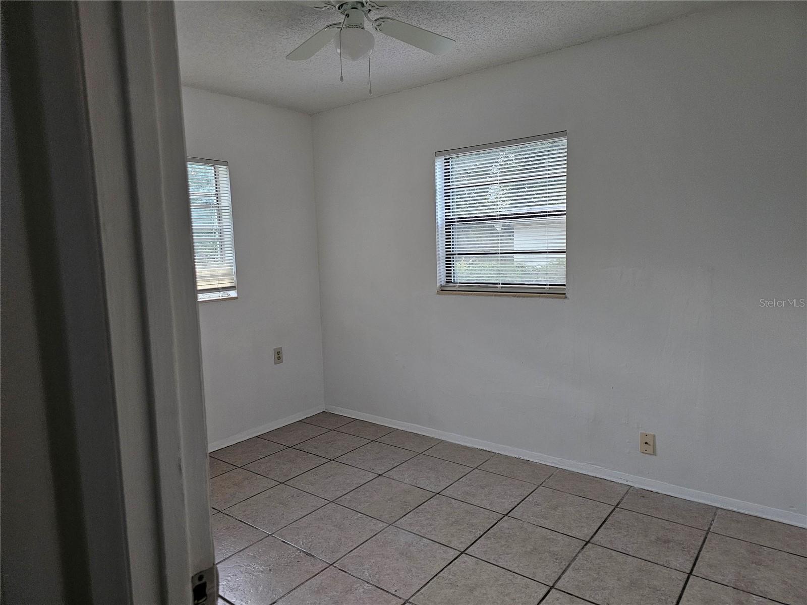 Image 17 of 31 For 320 Hart Boulevard